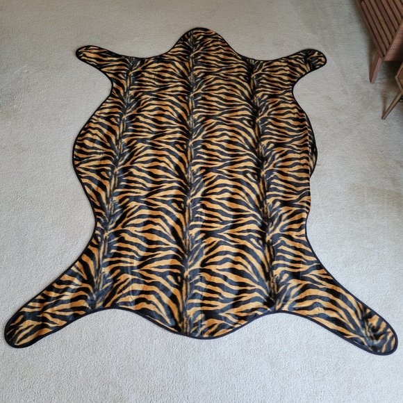 Other - NWOT Plush Velvety "Tiger Skin" throw blanket